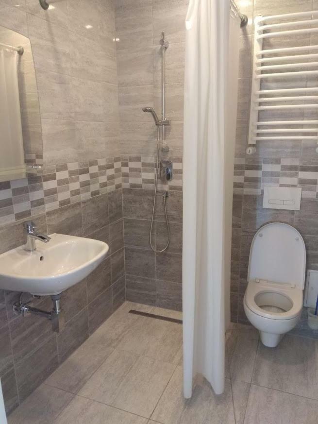 Bb Consul Bed & Breakfast Лодз Екстериор снимка