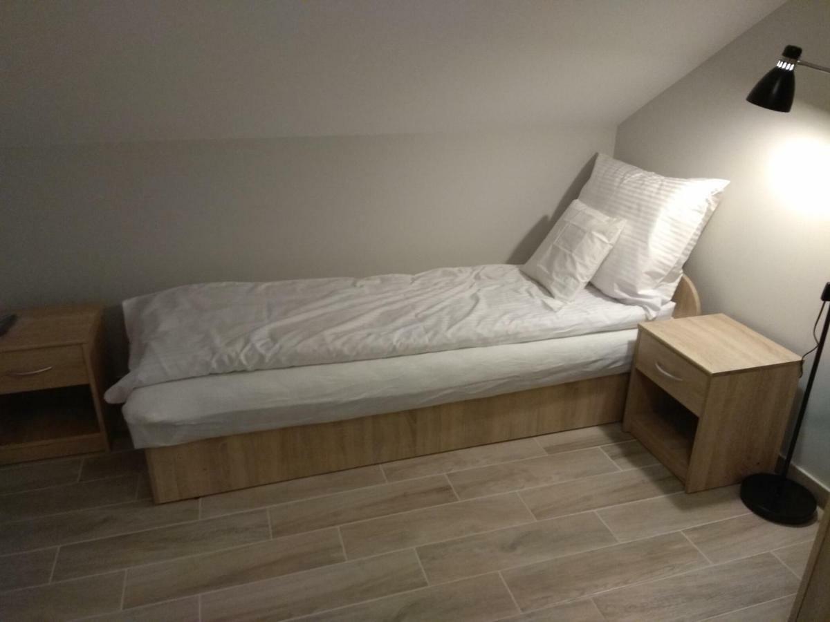 Bb Consul Bed & Breakfast Лодз Екстериор снимка